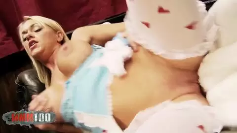 Estrella porno rubia tetona Paige Ashley jugando a Alice y follando con el Conejo photo 08