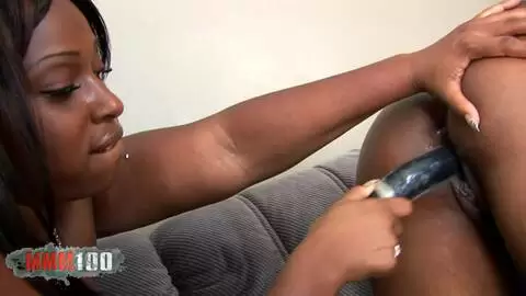 Angel Eyes A y Skyy Black en Acción Lésbica Ebony Intensa photo 14