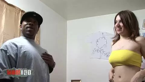 ¡Su coño peludo se ensanchará! photo 02