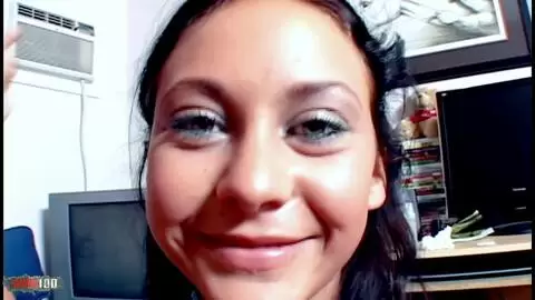 Brune Mince Rachel Milan Prend la Grosse Bite d’Alex Gonz avec Éjac Faciale photo 7