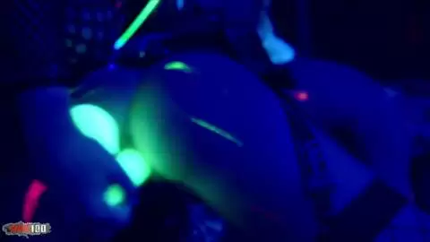 Tiffany Sweet y Carmel Moore en una escena lésbica muy caliente y sexy photo 13