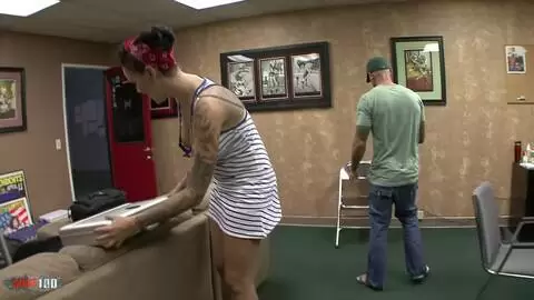 La nena tatuada Emily Parker se enfrenta a la gran polla de Barry Scott en una sesión de sexo duro photo 01