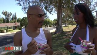 Diosa de Ã©bano con tetas na...