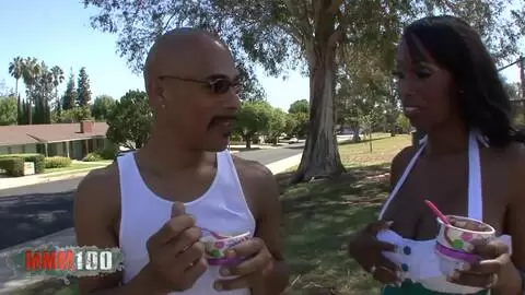 Diosa de ébano con tetas naturales gigantes follada duro photo 01