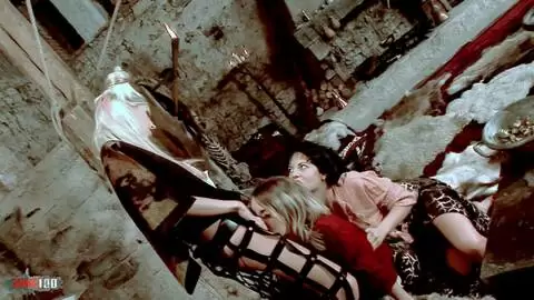 Trío lésbico medieval con Boroka, Vanessa y Radka photo 03