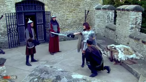 la hermosa Theodora Ferreri es follada en el castillo por tres caballeros