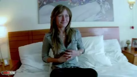Jessy: Young Natural Russian follado con Creampie anal
