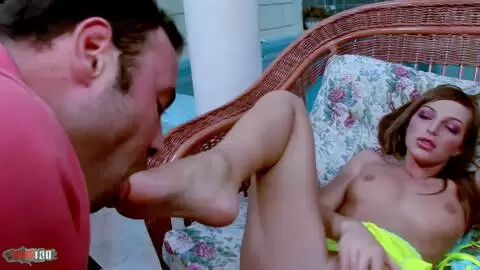 Lucy y Jennifer Love se enfrentan a Greg y Roly en un cuarteto anal salvaje photo 02