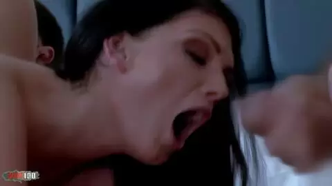 El paseo salvaje de Roxy Panther con tres pollas grandes en un cuarteto incondicional photo 14