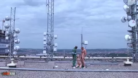 Increíble joven flaca Jennyfer Sweet obtiene doble penetración al aire libre photo 16