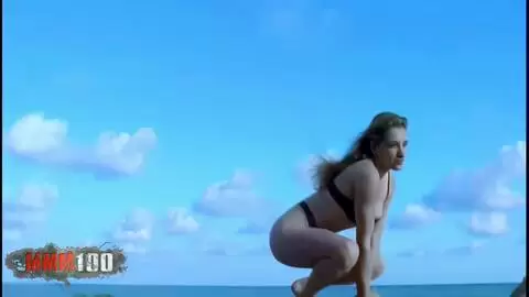 Un libertino francés posando desnudo junto al mar photo 01