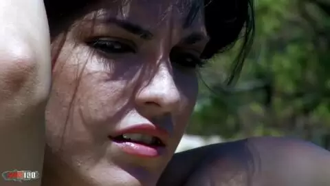 Vania Rodriguez desnudandose   photo 10