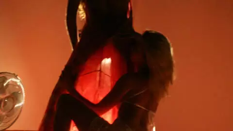 Juego de luces para dos chicas salvajes photo 7