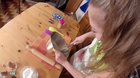 Sexo duro y lección de pastelería con la preciosa pequeña española Venom Evil photo 02