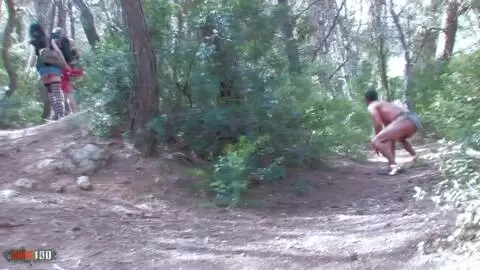 Flaca francesa morena anal follando en el bosque con doble penetración photo 01