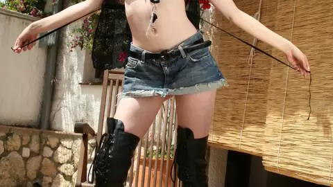 Vladana posando en la terraza  photo 8