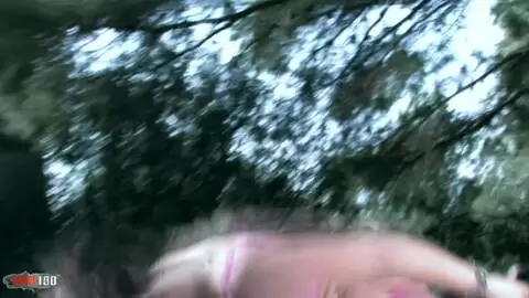 Yesenia ejecutandonos un fabulozo strip tease delante un bello castillo.  photo 05