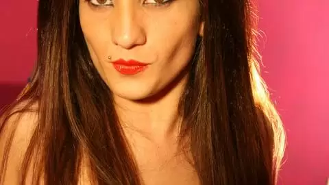 Yesenia Rock desnudandose   photo 15