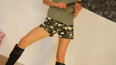 Zazel Paradise posando  en el garage  photo 4