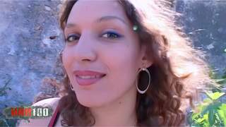 Una jovencita Ã¡rabe recibe ...