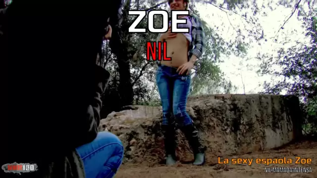 La sexy española Zoe Nil mamada in...